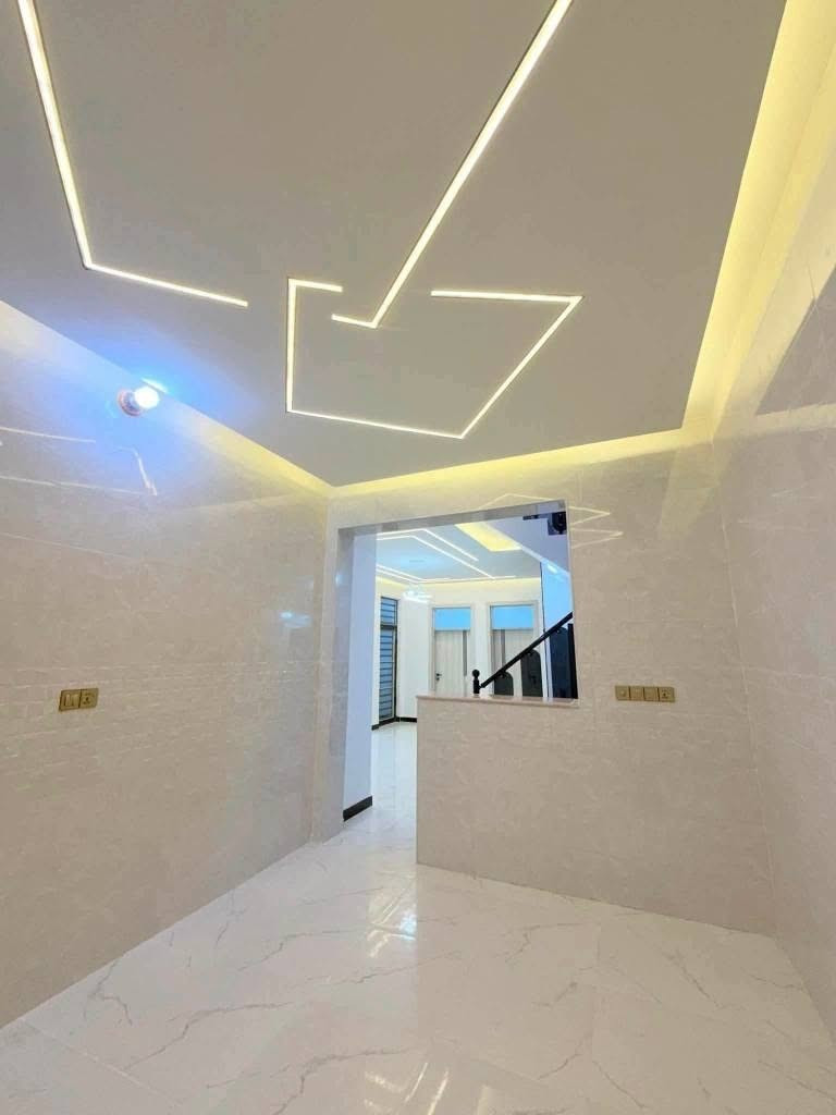 🏡دار للبيع🏡
المساحة: 180 متر مربع
✅ #طابو_زراعي_سند_25_أقرار_محكمه
السعر: 80 مليون  💸💸💸 (مع المجال)
الموقع: النجف شارع الصب عمود 317 #ألخط_ألاول

مواصفات البناء:
غرفتين نوم وصاله ومطبخ واستقبال حمامات داخليه وخارجيه وكراج 
بناء مرتب (أساس + سقف كونكريت + طابوك)
أرضية بورسلين أبو الـ 60

الخدمات:#بعد_عن_سوق_100م
ماء كهرباء مدارس سوق تبليط مولد

للاستفسار *********** وأتساب 📞📞 النجف, العراق
