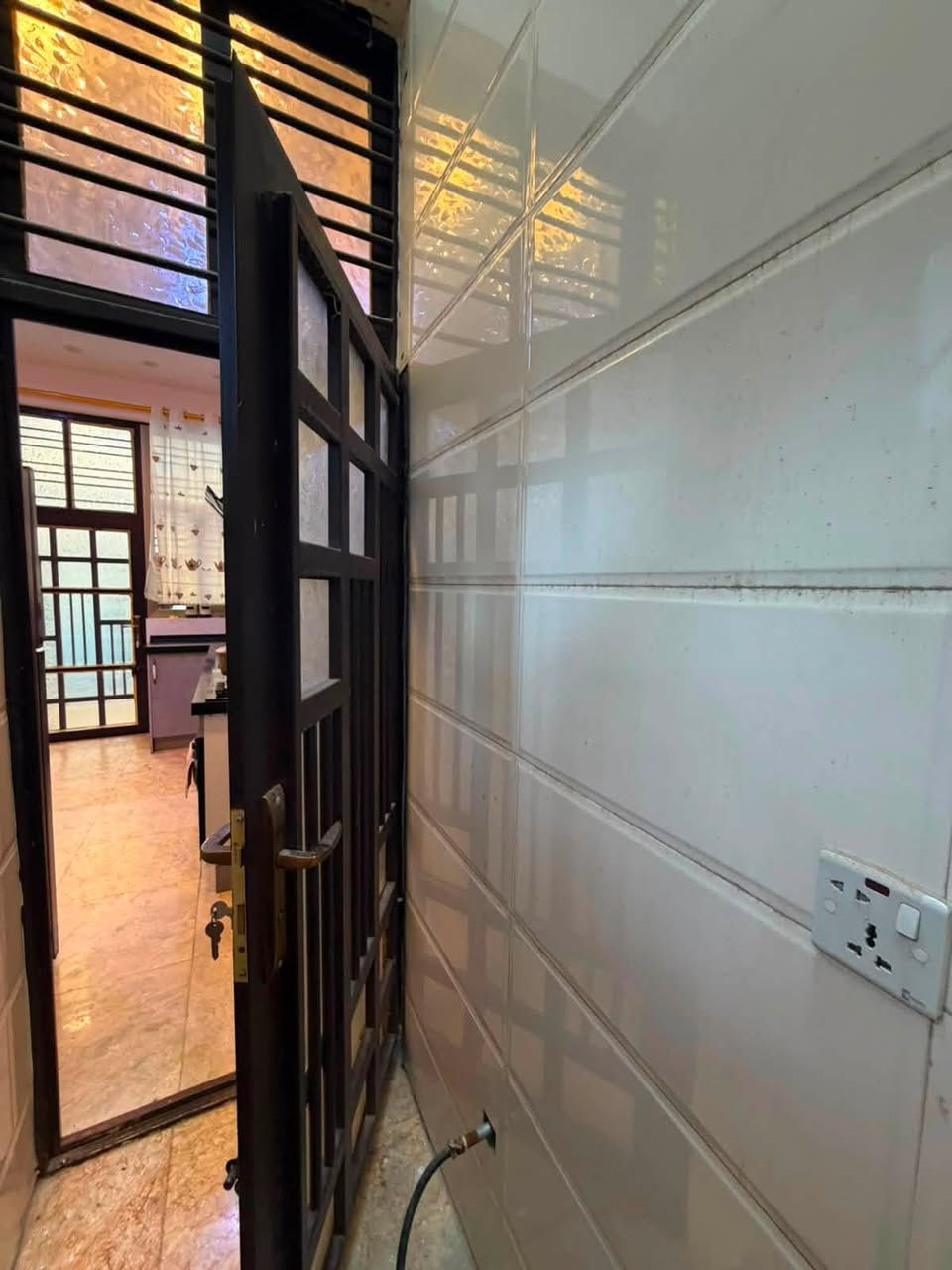 � للبيع مشتمل سكني مميز

📐 المساحة: 50 متر

🏡 التفاصيل:
• الطابق الأرضي: صالة + مطبخ
• الطابق الأول: غرفتا نوم
• 2 خدمات
• بيتونة

📍 العنوان: شارع المغرب – نجيب باشا
📌 قرب مستشفى الخيال – فرع البيت

📱 للتواصل والواتساب:
***********
