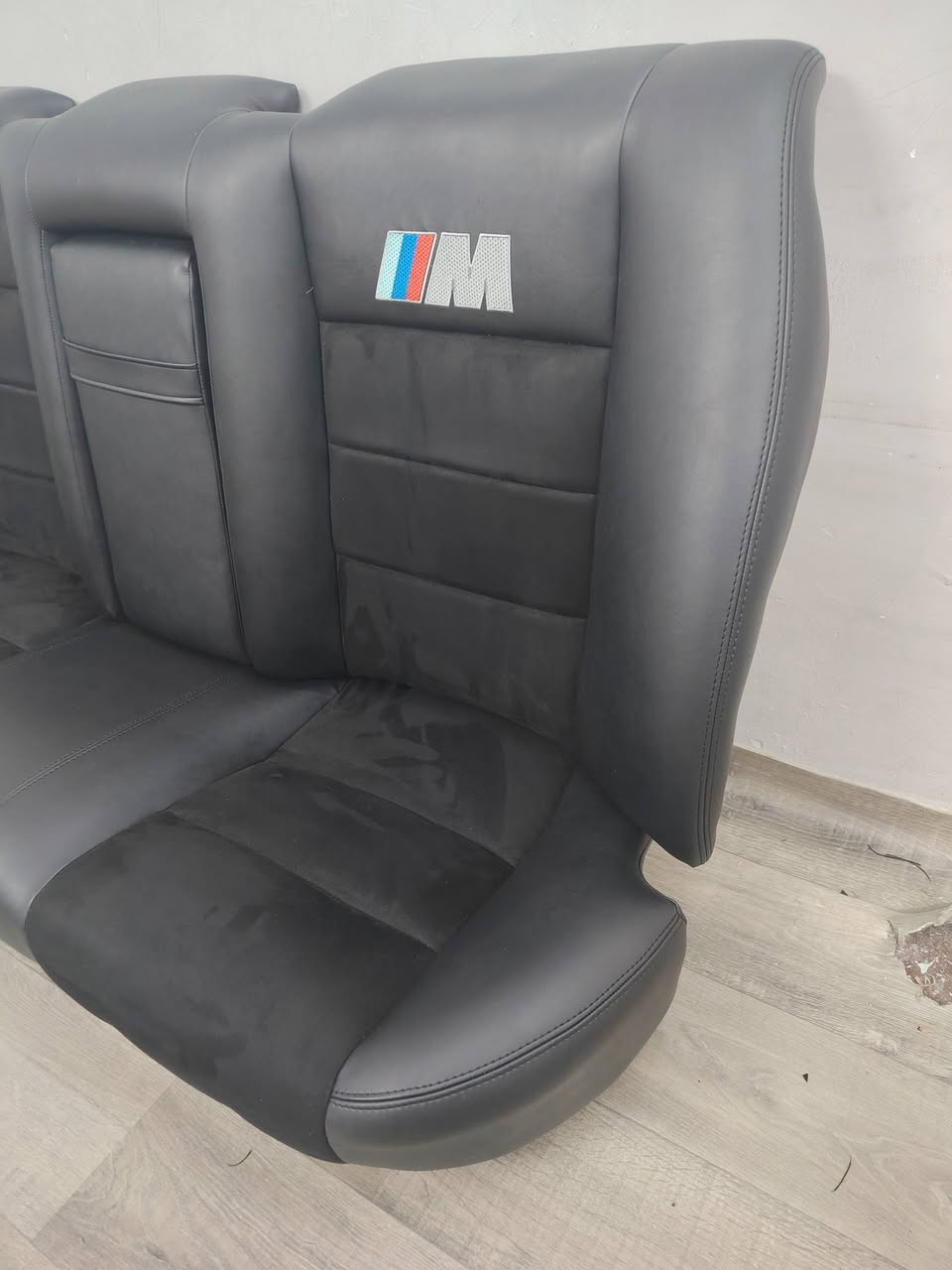 السلام عليكم للبيع كشناتBMW500 بدي قديم ميكانيكي جلد وكنتارا عمل درجة أولى السعر 400 الف مكاني بغداد الحرية ***********

