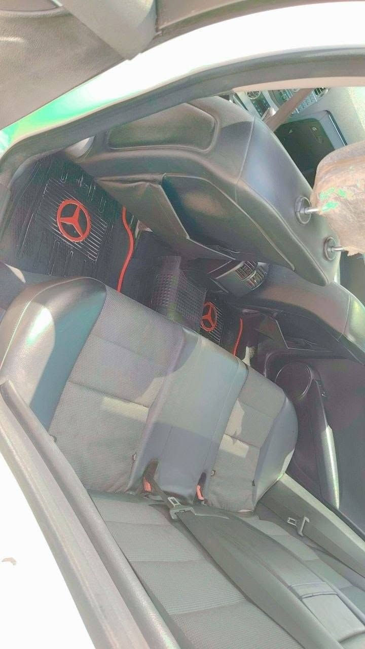 السلام عليكم بيع او مراوس باحدث وانطي فرق  مارسدس c200
W204
موديل2009 رقم شمالي بسمي تحويل ثاني يوم محرك 4 سياره كل نقص مابيهاا  تجي شوف بعينك عنوان السيارة بغداد ابو غريب السعر 110 $الاتصال واتساب  *********** بغداد, العراق
