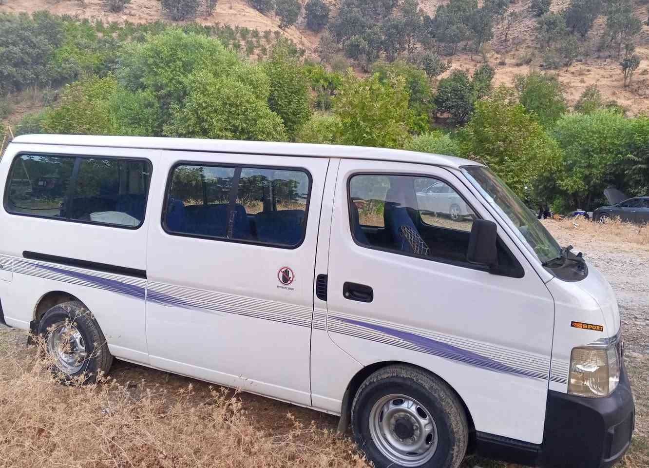 سەرەتابەناوی خوای گەورەومیهرەبان  ئەم پاسە بۆفرۆشتن /مۆدێل2002 [ئاڕمی پلاستیکی سلێمانیە گێڕو مەکینەوئەکسلی بەشەرت دەرگای کارەباییە چوارتایەی لۆکی لەژێرە  جەمپێکی خەفیفی پێشەوەی هەیە بۆنیت و چەمەلەخێکی بۆیاخە پەڵەیەکی کاڵ بوونەوەی هەیە لەسەقفی پەم کراوەلەسەرساخی  لەگەڵ سێ چوارپەڵەبۆیاخی بچووک دەرگای پشتەوەشی پەم کراوەلەسەرساخی  ناونیشان ڕانیە ئەوەش ژمارە تەلەفوون *********** {***********

