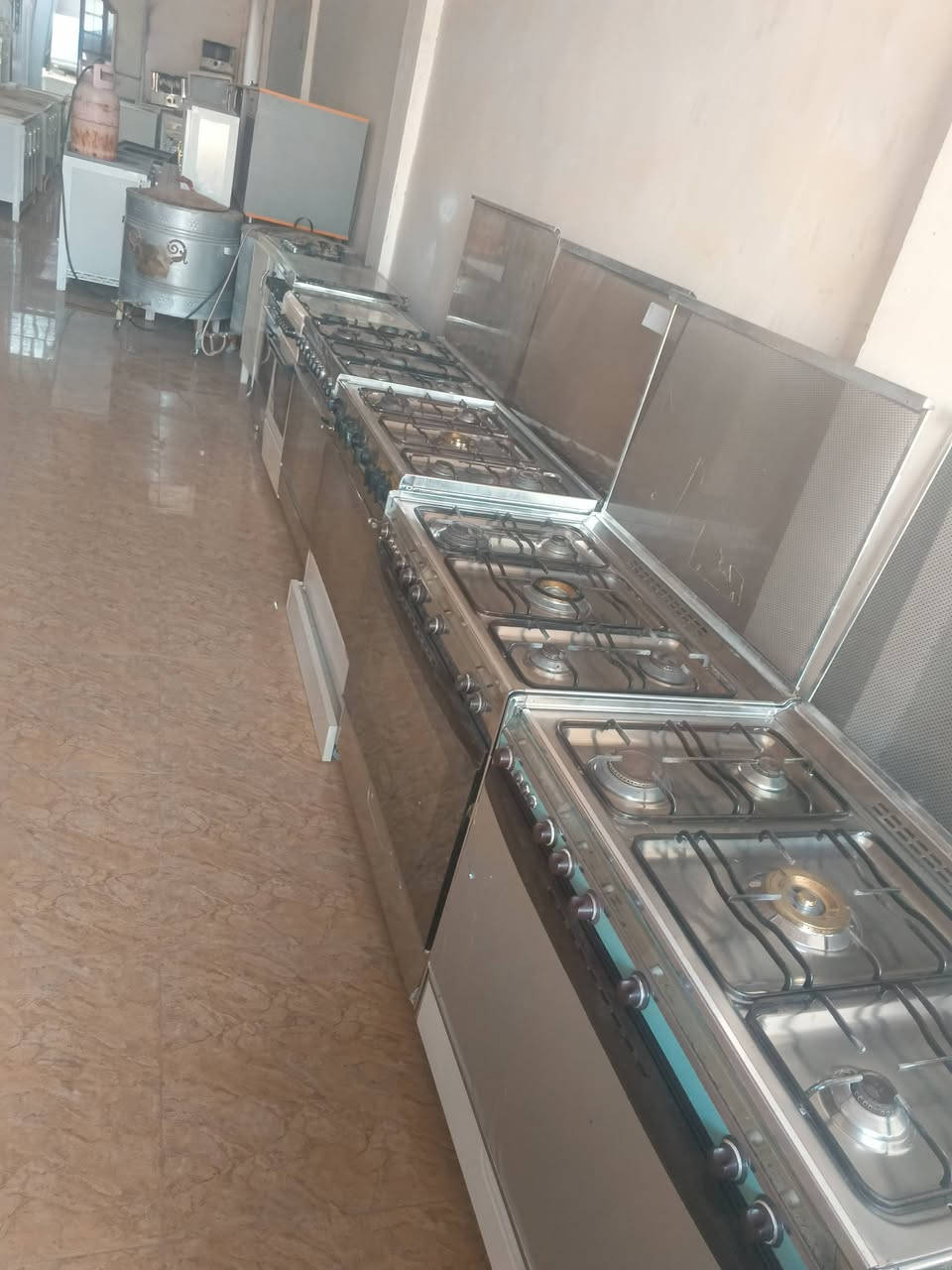 اغراض مستخدمه شرط الشغل 
#المكان #قرة تبة#شارع السايدين
***********
