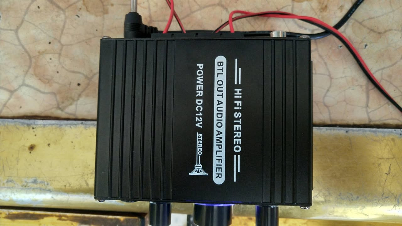 تحياتي للجميع...
ميني سيستم صوتي صغير بحجم قبضة الكف
((Hi- Fi Audio Amplifaire)).....
مع سماعتين عمودية قياس 35 سم دبل سماعة بالتك الواحد 
مميز جدآ يوضع على المكاتب لأصحاب العمل...
ويصلح لربات البيوت يوضع على الكاونتر بالمطابخ....للاستماع بصوت جميل ستيريو....
يعمل بكهرباء 12 ڤولت بمحولة خارجية...او على باتري 12 ڤولت...او باتري السيارة... 
الملحقات///// 
1- محولة خارجية ...12 ڤولت
2- واير فيشة اواكس للربط على الموبايل
السعر///  46 ألف مع التوصيل لجميع المحافظات
للتواصل/// ***********...واتساب أعمال...وماسنجر
والتوفيق للجميع...
