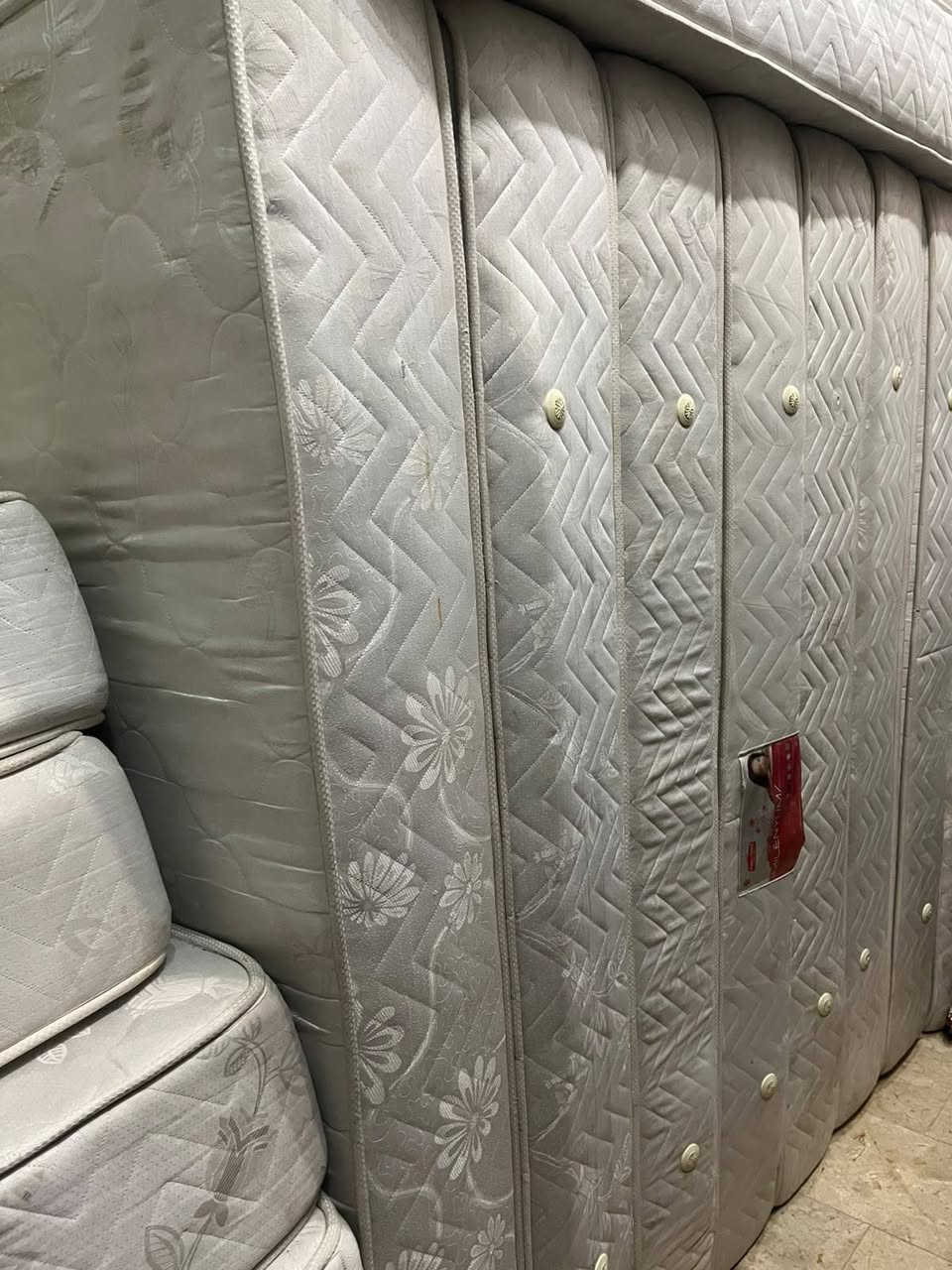 السلام عليكم شباب دواشك سبرنك أبو فتحه التهويه جدد مستعملات قليل جداً للبيع البيع شلعه وللمفرد العدد 50دوشك العنوان النجف حي الامير التواصل عن طريق الواتساب ***********
