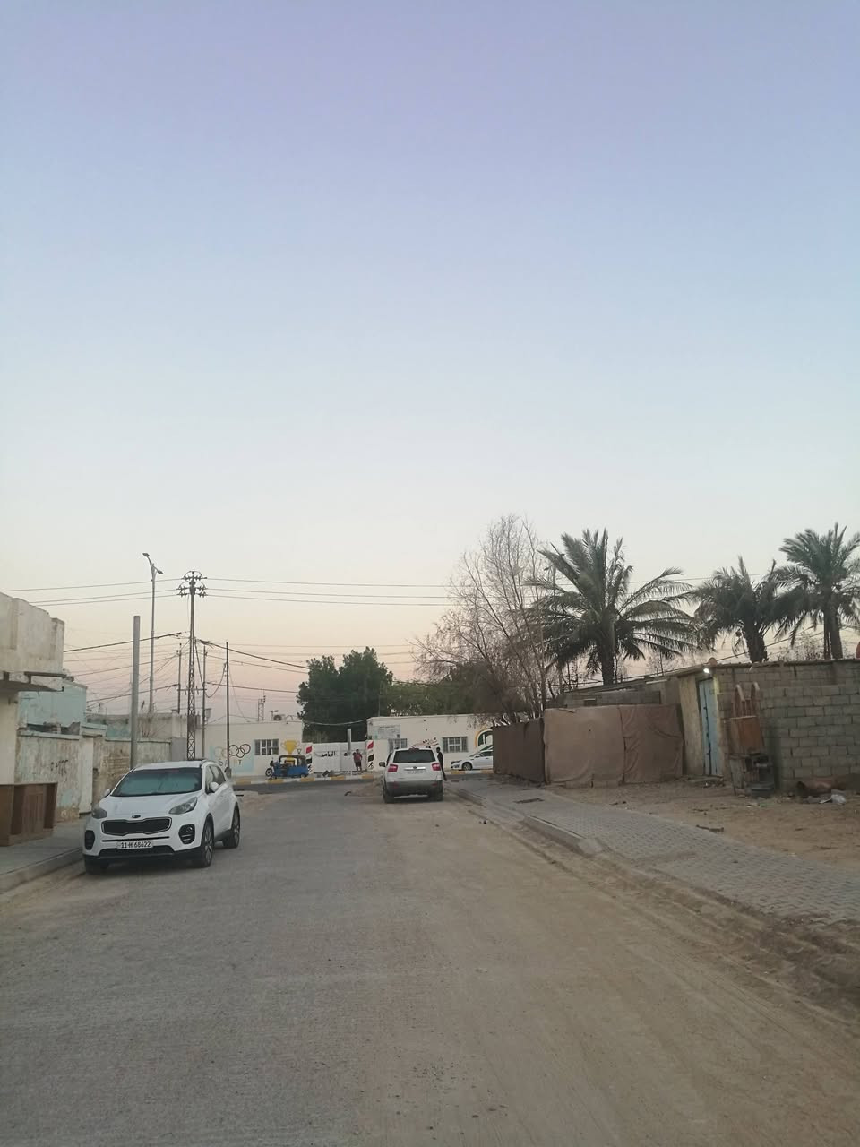 قطعه ارض الموقع حي العصري الشارع مقابل نادي الحي الرياضي اول شارع على ايدك اليمنة بظهرالوجه، المساحة 150متر مكان قريب على السوك 4دقايق مشي للسوك موقع مميز السعر 75وبيه مجال بسيط، ***********
