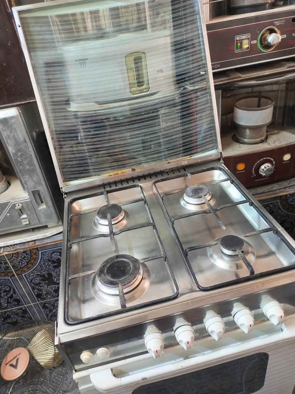 سلام عليكم طباخ مصري يونفيرصل كله شغال ونضيف السعر ب90 وبي مجال رقمي ***********
