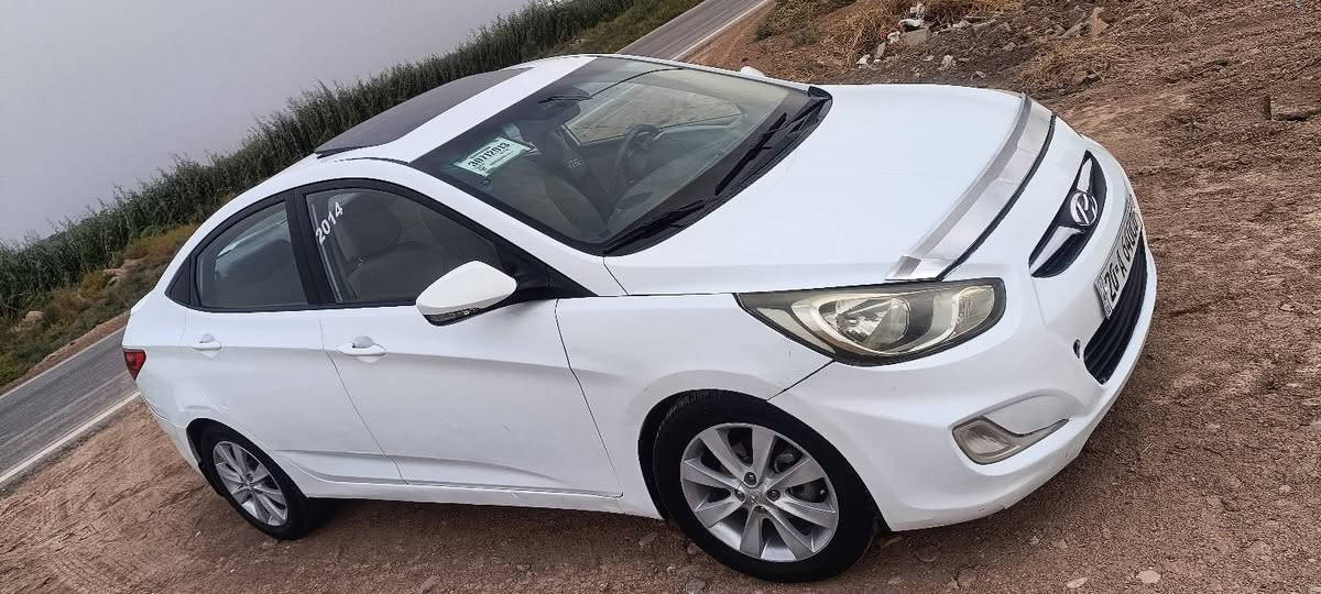 اكسنت 14 خليجي فول مواصفات 
محرك 1600 
محرك وكير خير من الله 
تبريد ثلج 
شاشة كامرة
تحكم جهتين
فتحة
مكفولة ما عدا ربع باب السايق
والسونار بالمنشور 

السعر 90 وبيه مجال
مكاني ديالى خان بني سعد 
***********
