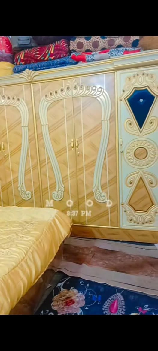 ✨ استعمال نظيف جداً — مستخدمة فقط 4 أشهر
🔹 بحالة ممتازة مثل ما موضح بالصور
🔹 السعر: 750 ألف دينار وياها الدوشك
💰 بيها مجال بسيط تواصل واتساب ***********
بغداد

نص مكتوب في الصور:
- MOOD 8:37 PM
- MOOD
- 8:37 PM