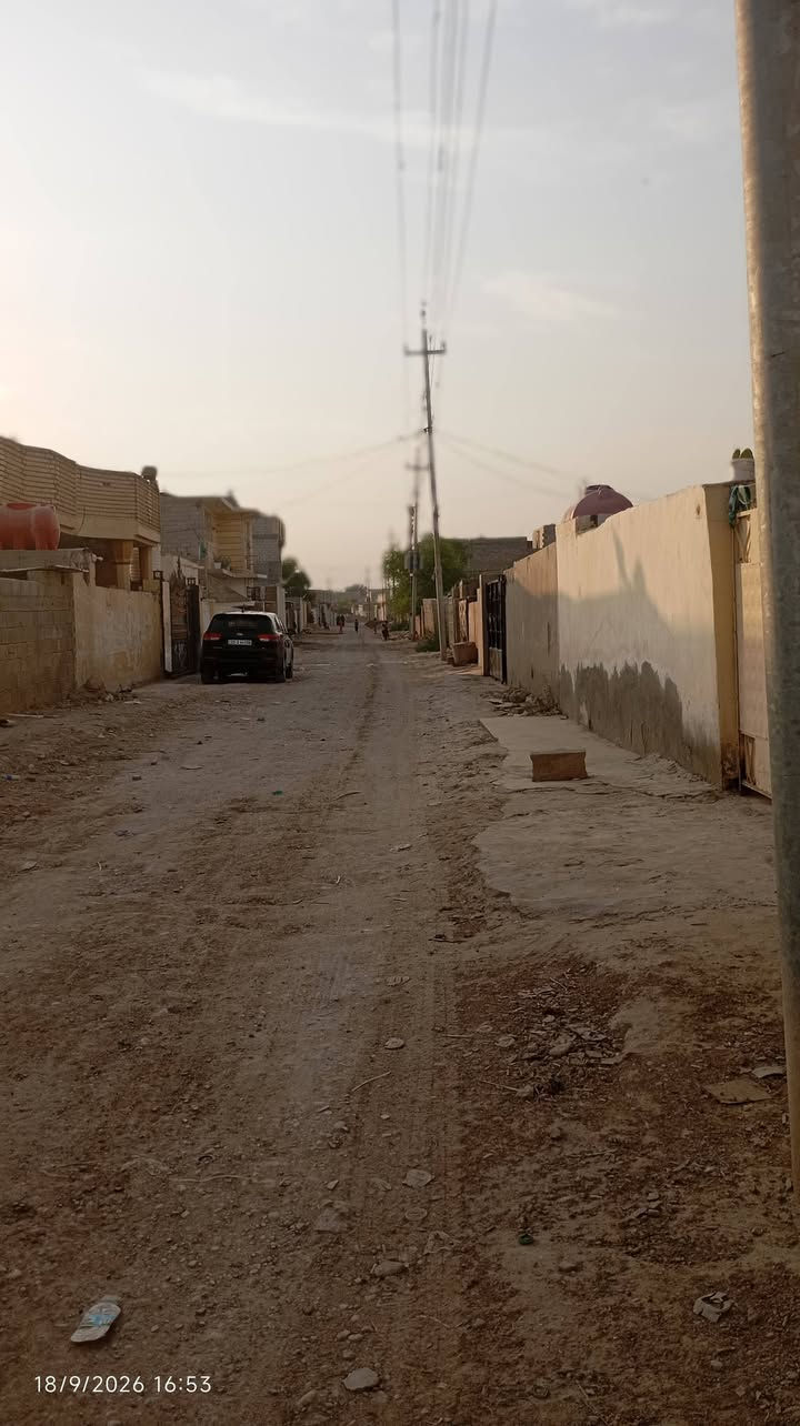 سلام عليكم دار للبيع مساحه 200 متر  يحتوي على  غرفتين نوم  وصاله ومطبخ وأستقبال وترك عدد 2 صحيات داخليه وخارجيه الموقع  الخماس  ثاني شارع عن اسواق بابا اشتريلي  
 وللاستفسار لأتصال ع الرقم ***********

او مراسلة هذه الصفحه ابو جعفر

نص مكتوب في الصور:
- 18/9/2026 17:01