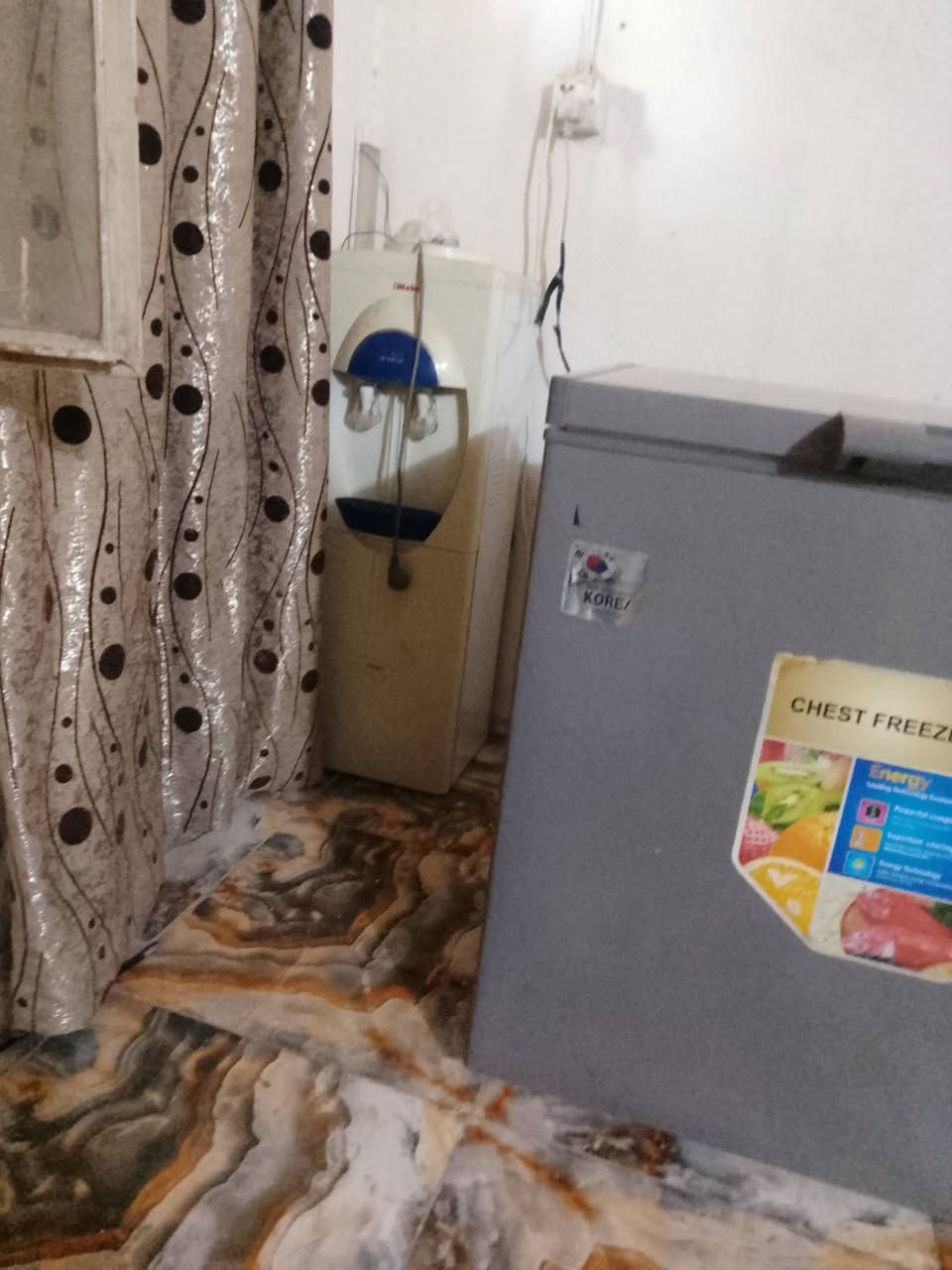 مجمده مستعمله وسط للبيع مع براد نقص غاز سعر المجمده والبراد 125 الف اتصال على الرقم ***********

