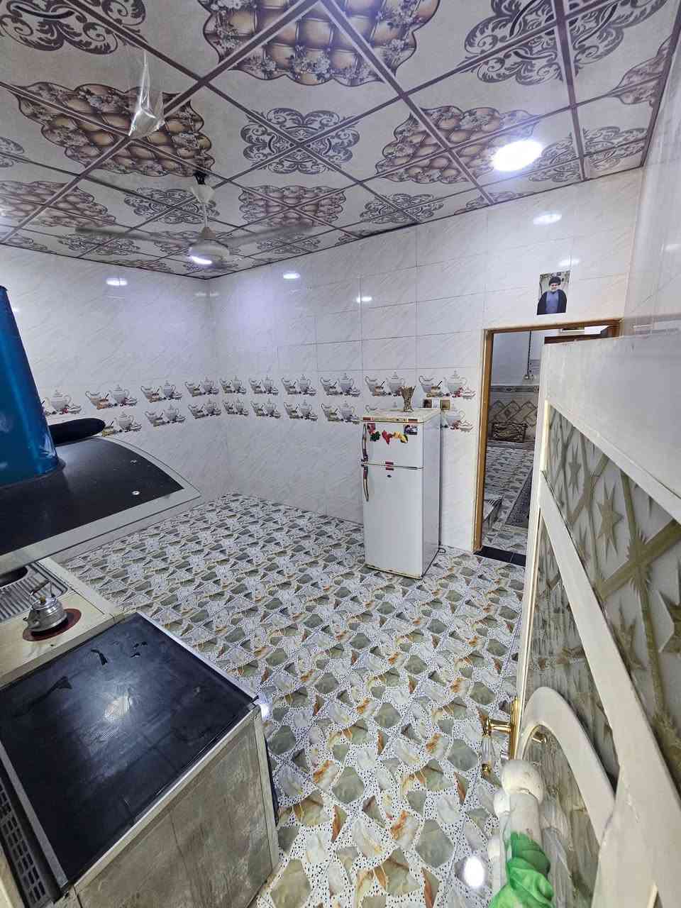 سلام عليكم بيت للبيع مساحه ١٠٠ متر طوالي يحتوي على مضيف مطبخ صاله غرفه
بيت نزاله ٢٠ واجهيه ٥ اساس حجر بلوك وسقف صب كونكريت بنيان ٢٤_ ٢٥ عنونه خلف محطه الثناء المشيده شارعه تبليط قريب عل شارع العام __سعر ٢٩ وبي مجال لاستفسار ***********
