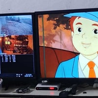 هەردووک بو فروتن شاشە ۳۲ بەس دانایەکایان دوو ساڵە هەندێک خەتی لەسەر شا...