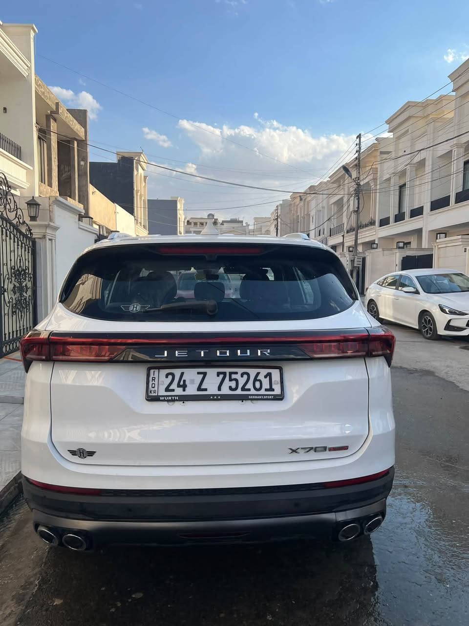 جيتور. X70 بلس موديل 25 ممشاها 58 الف  داخلها احمر استخدام.  نص مواصفات نسائي فقط من. بيت. الى  دوام  نضيفه بس بيها رصعات بالبدي وكلوب  الامامي ميشتغل يحتاج فقط تبديل شمعه محرك 1.5 
عنوان : اربيل
السعر: $165 وبي مجال بسيط
 التواصل واتساب على الرقم  : 7758624113
