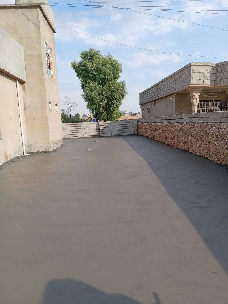 السلام عليكم يوجد لدينا صب جاهز او صب مركزي باسعار مناسبه مع شغل رقم واحد تريد شغل  كطعيه تريد بالمكعب تريد بالمتر شرط اسمنت ماس موادنا نهريه شغلنا واحد على واحد والشغل مقابيل العين عندك صبه حوش او ارضيه حوش ا وصب الداير مال بيت او قدمت بيت اوصبت كاشي او سيراميك او صبت لاش  اي صب كان عندك غير هذا الصب احنا حاضرين بتجهيزك وشوف شغلنا تحفه فنيه هذا شغلنا وشوف وانظر ودحج وامانت الله انت احكم على شغلنا اللي موجود في هذا المنشور اشتغلت في عده مناطق في هذا اليومين تم صب ارضيه حوش وتم صب داير بيت  مع سقل هلي كوبتر (***********)

