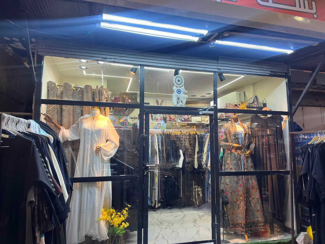 المحل البيع عبايات خليجيه شغال ميه بل ميه 
العنوان سوك الجنينه الاتصال ***********
