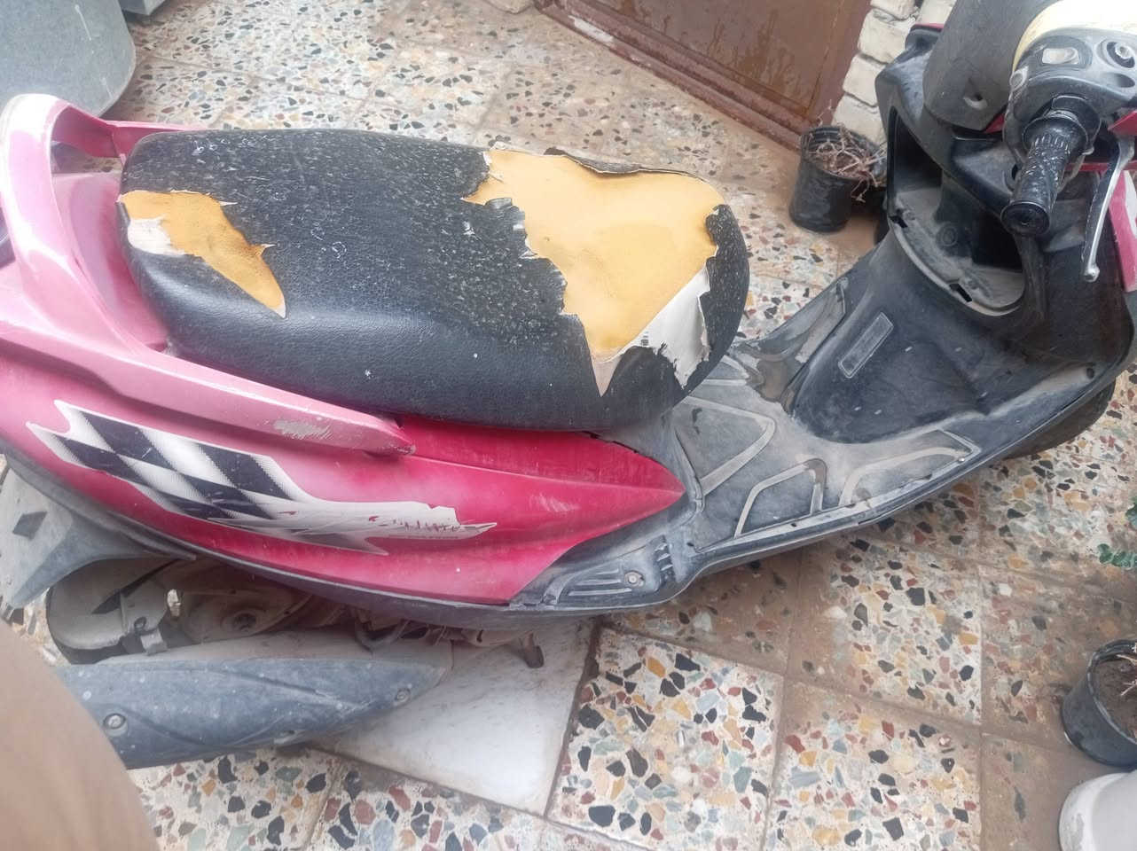 السلام عليكم
دراجة ماكس ١٤٠ للبيع ابيعلك فقط محرك نضيف و تايرات جدد تحتاج الباقي إلى ادامة كاملة كهربائيات و دبلات أمامية؟ السعر ٢٥٠ للعلم الدراجة مشتريها من الرمبه 
 العنوان بغداد الزعفرانية اتصل و تدلل
***********
