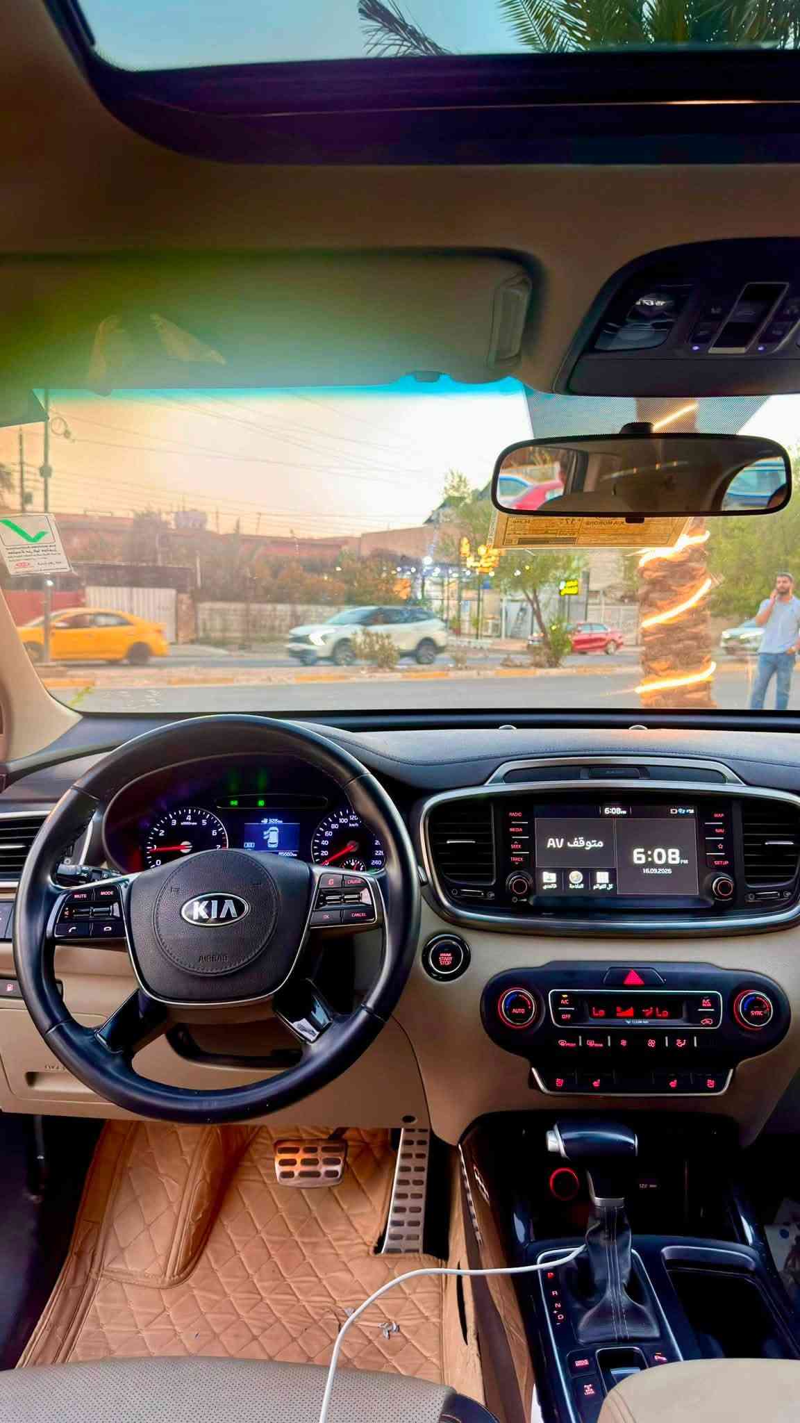 بيع او مراوس حسب القناعة السلام عليكم سورنتو 2020 خليجي الدولية اعلى فئة فول مواصفات vip السيارة عليها ادامة كاملة بولش ونانو سيراميك وبلحقيقه بعد احلى من الصور 
ماشية 85 الف حقيقي
محرك وكير كفالة وصدر كله على وضع الشركة 
بصمة دخول و بصمه تشغيل
بانوراما و خمس كامرات 
مري شفط
زنون بلادي ٣ عدسات 
هاند بريك بصمة و اوتو هولد 
حساسات امامية وخلفية
شاشة كبيرة تدعم نظام كار بلي
كشنات جلد مع تدفئة وتبريد كشنات امامية
تدفئة كشنات خلفية 
كشنات كهرباء السائق والراكب
تبريد منفصل مناخي 
بردات خلفية بلادية
ويل كب كروم 
يدات نيكل
جنطة كهرباء 
لد امامي وخلفي
السيارة باسمي سنوية ووارقام كله جديد بيها صبغ فقط نصف البنيد صبغ بدون حادث وشرط الفحص 
السعر 238 وبيها مجال بسيط مكاني بغداد حي الحسين 
***********
