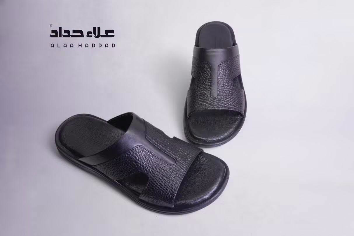 ⁨ ⁨ 🇮🇶   صنع في العراق 
شحاطة جلد طبيعي من داخل والخارج جلد طبيعي 
⭕ السعر 45,000 الف 
*********** :📞
📍:خانقين _ فلكة اسايش _ مجاور ماركت سناريا

نص مكتوب في الصور:
- علاء حداد
- ALAA HADDAD