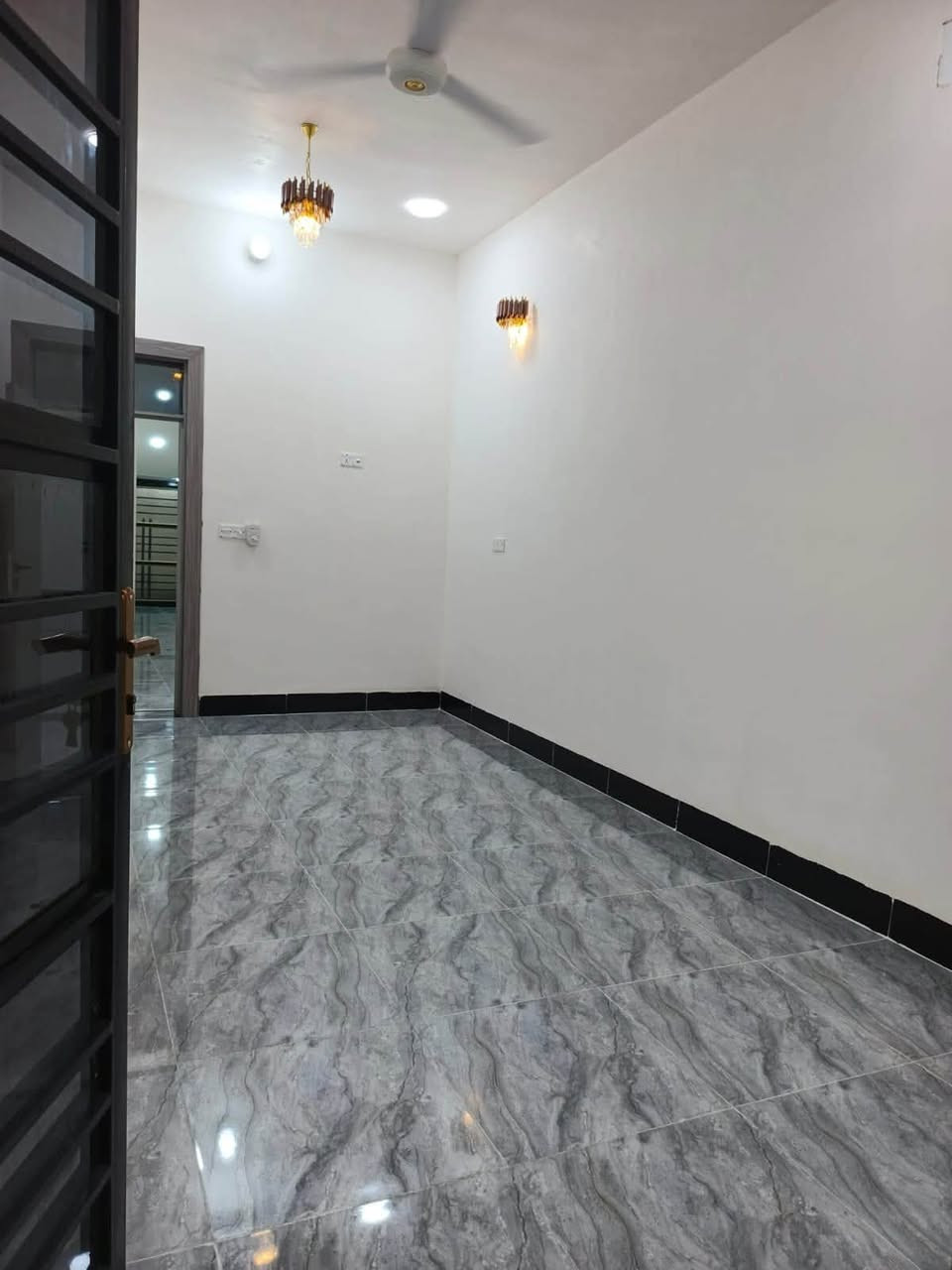 🏠مشتمل للبيع في الفلوجة – حي الأمين

📍 الموقع:
بالقرب من شارع ٢٠
خلف جامع السلام
بالقرب من مدرسة الروانق
على شارع ١٢ متر

📐 المساحة: ١٢٥ متر
📏 الواجهة: ٦.٢٥ متر
📏 النزال: ٢٠ متر

🏠 بيت جديد – بناء ٢٠٢٦
طابق واحد ويتكون من:

استقبال
صالة
مطبخ
غرفة نوم
مناور عدد ٢
دورات مياه عدد ٢

💰السعر ٩٠ مليون دينار عراقي 
(قابل للتفاوض )

📞 ليريد يبيع عقار في الفلوجه يراسلني او يتصل 
***********
***********
***********

#ابوميلان
