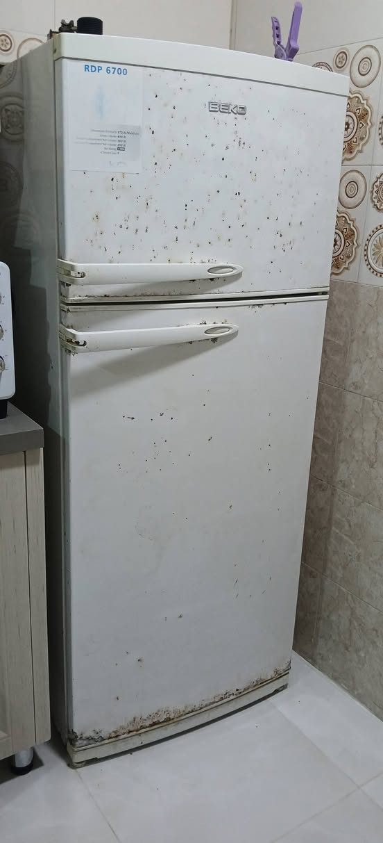 ثلاجة للبيع ***********
