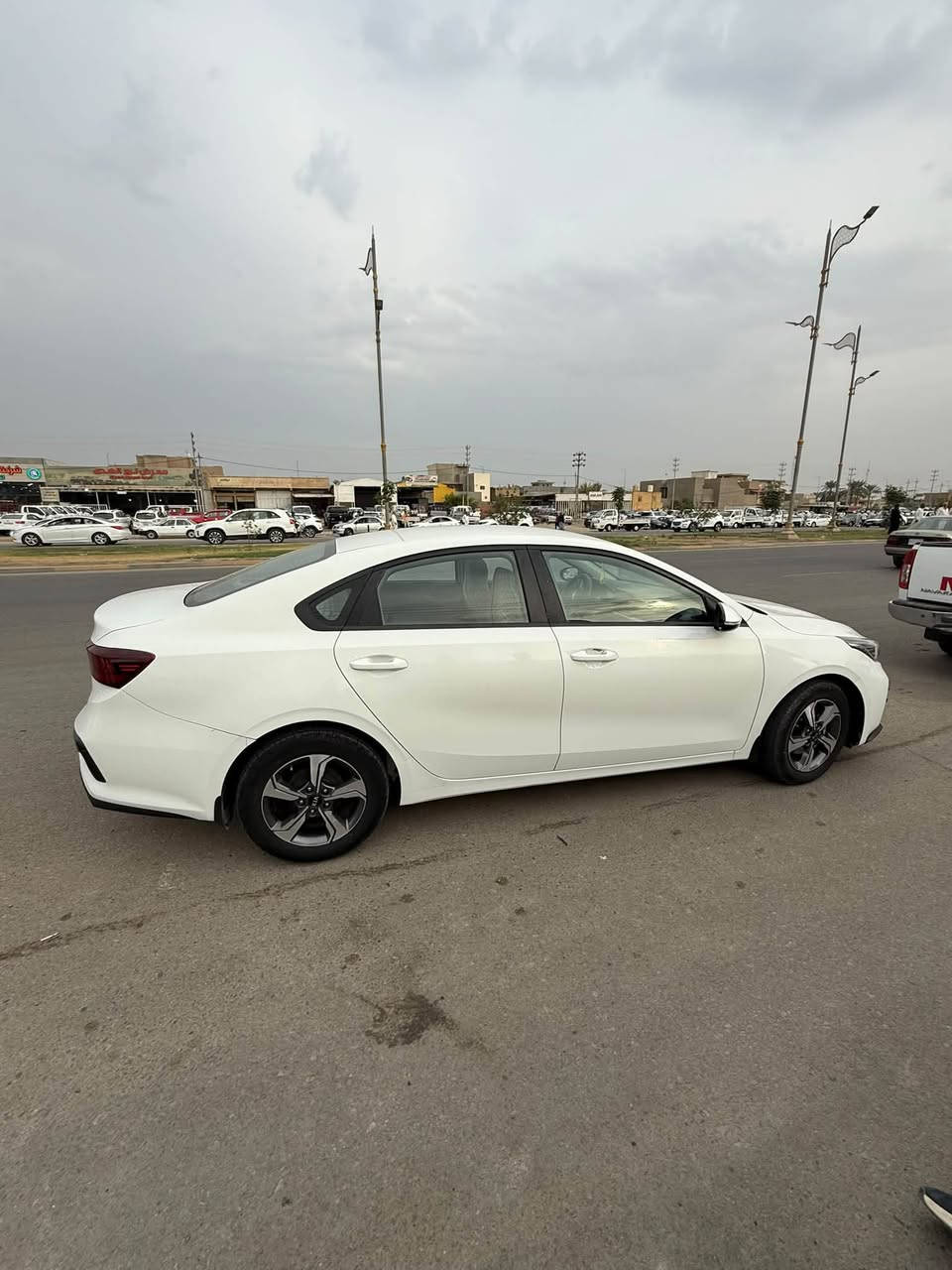 السلام عليكم سيراتو 2021 رقم اربيل مكينه 1600 ماشي 200 الف سياره جديده برغي ما مبدل بيها ضررها كما موضح بالصورة السعر 142 وبي مجال بسيط العنوان واسط الصويرة او الحفرية ***********
