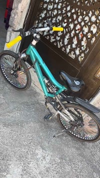 بايسكل للبيع حجم ٢٠  قفل ٦٠ للتواصل 07729161932