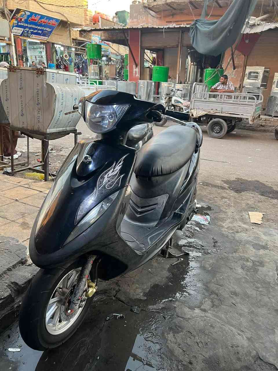 دراجه جديده بلاديه ختم واحد كلها  مبدل ولفات فقط ومامبينه مفتوحه شرط الفحص السعر 700 مجال بصيط 
***********

