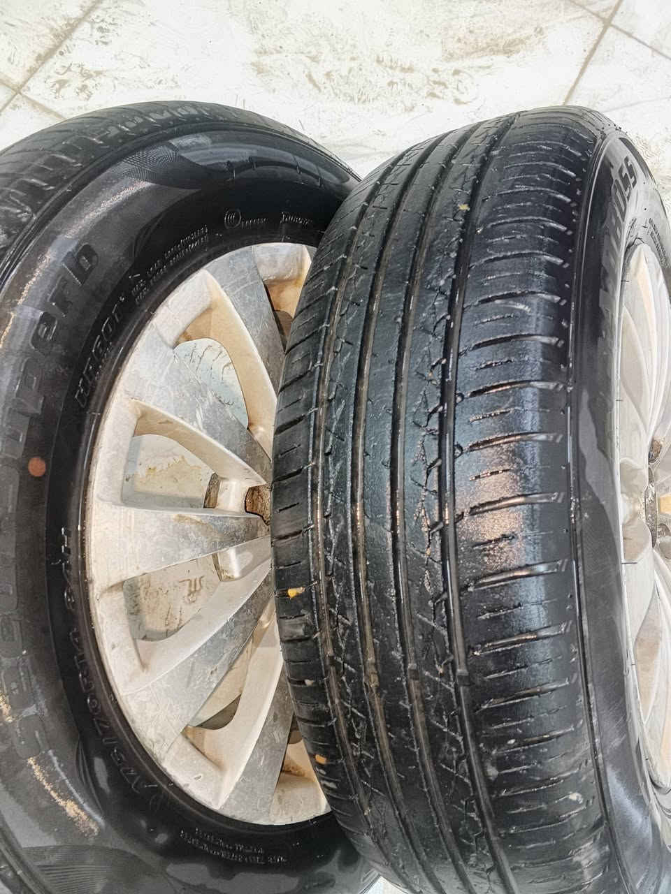 زوج تواير وياله
تواير جديد اقل الشهر شديتهن
حجم 14
مكاني ناصريه طريق ياحسين 
سعرهن 50 ثنينهن
***********
