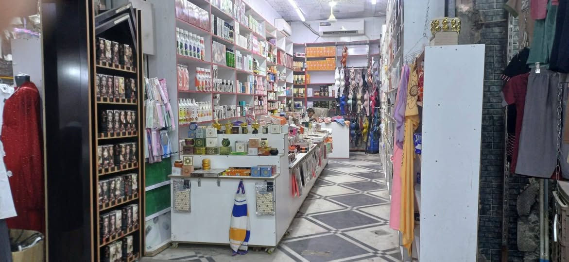محل كوزمتك للبيع موقع المحل ناصرية قرب حقي العطار للتواصل عبر الواتساب ***********
