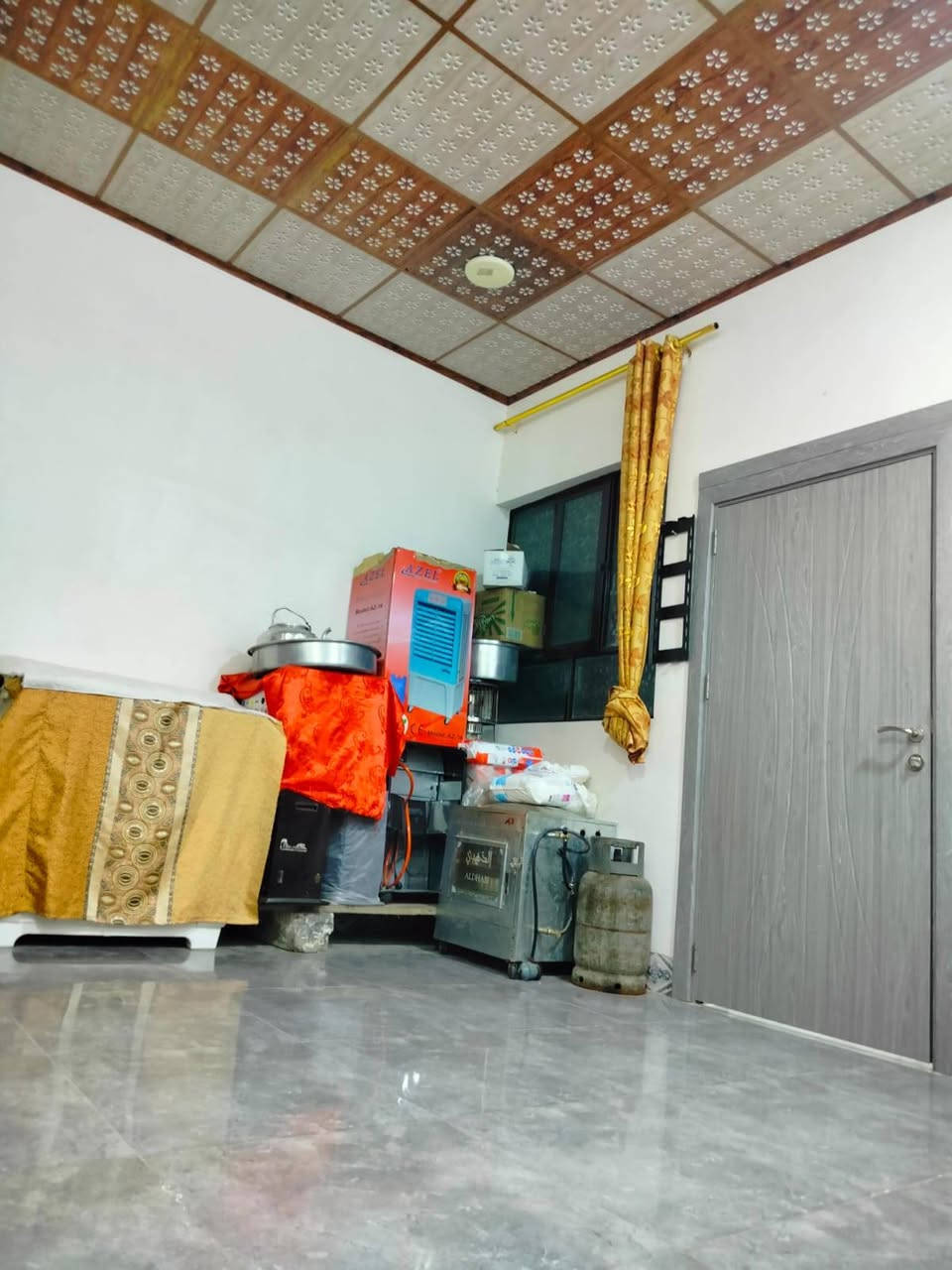 🏡🔥 #دار_للبيع_في_حي_الانتصار 🔥🏡
📍 الموقع: حي الانتصار – مقابل المركز الصحي
📐 المساحة: 200 متر
📏 الواجهة: 10 متر
📏 العمق: 20 متر
بناء حديث 
🏠 الدار مكونة من طابقين
✅ درج جانبي يفصل بين الطابق الأول والثاني، مما يجعلها مناسبة لسكن عائلتين أو للاستثمار.
🔹 الطابق الأول: 🛋️ استقبال
🛋️ هول
🛏️ غرفتا نوم
🍽️ مطبخ
🚿 صحيات داخلية وخارجية
🔹 الطابق الثاني: 🛏️ غرفتا نوم
🛋️ هول
🍽️ مطبخ
🚿 صحيات
📄 سند طابو الزهور
✍️ المكاتبة مع الشرعي
✅ شرط التحويل
💰 #السعررررر: 140 مليون دينار (مداولة)
📞 للاستفسار: مكتب التقوى للعقار 
📍 الموصل – شارع كركوك الرئيسي
📍 مقابل جامع البيت العتيق
☎️ ***********
☎️ ***********
📱 متوفر فايبر & واتساب
🌹 لمتابعة أحدث العروض العقارية، اضغط متابعة لصفحة مكتب التقوى للعقار.
