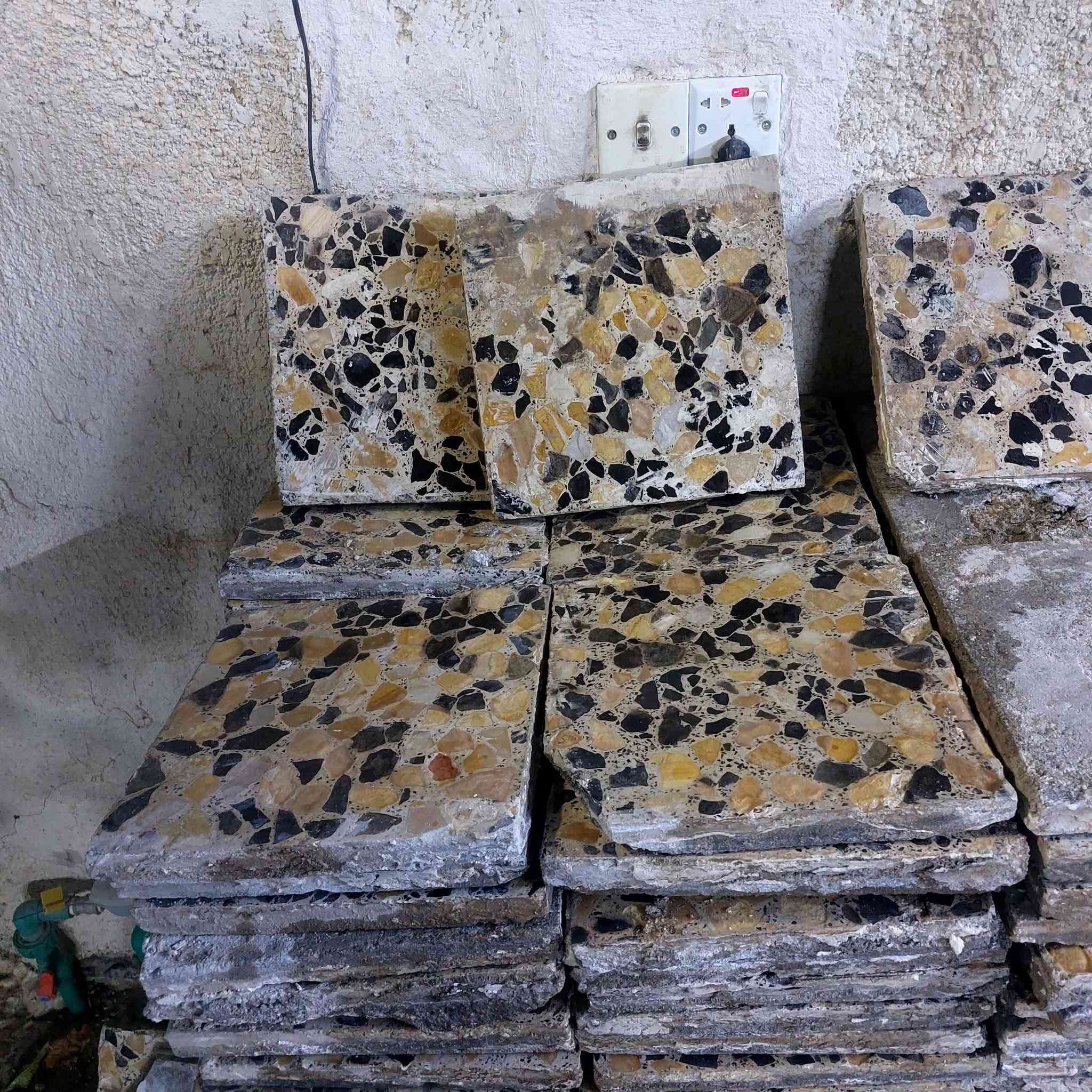 كاشي للبيع قياس 30cm ×30cm 
تقريبا عددهم 200 
للاستفسار التواصل ع الرقم 
***********
الموقع حي السلام
