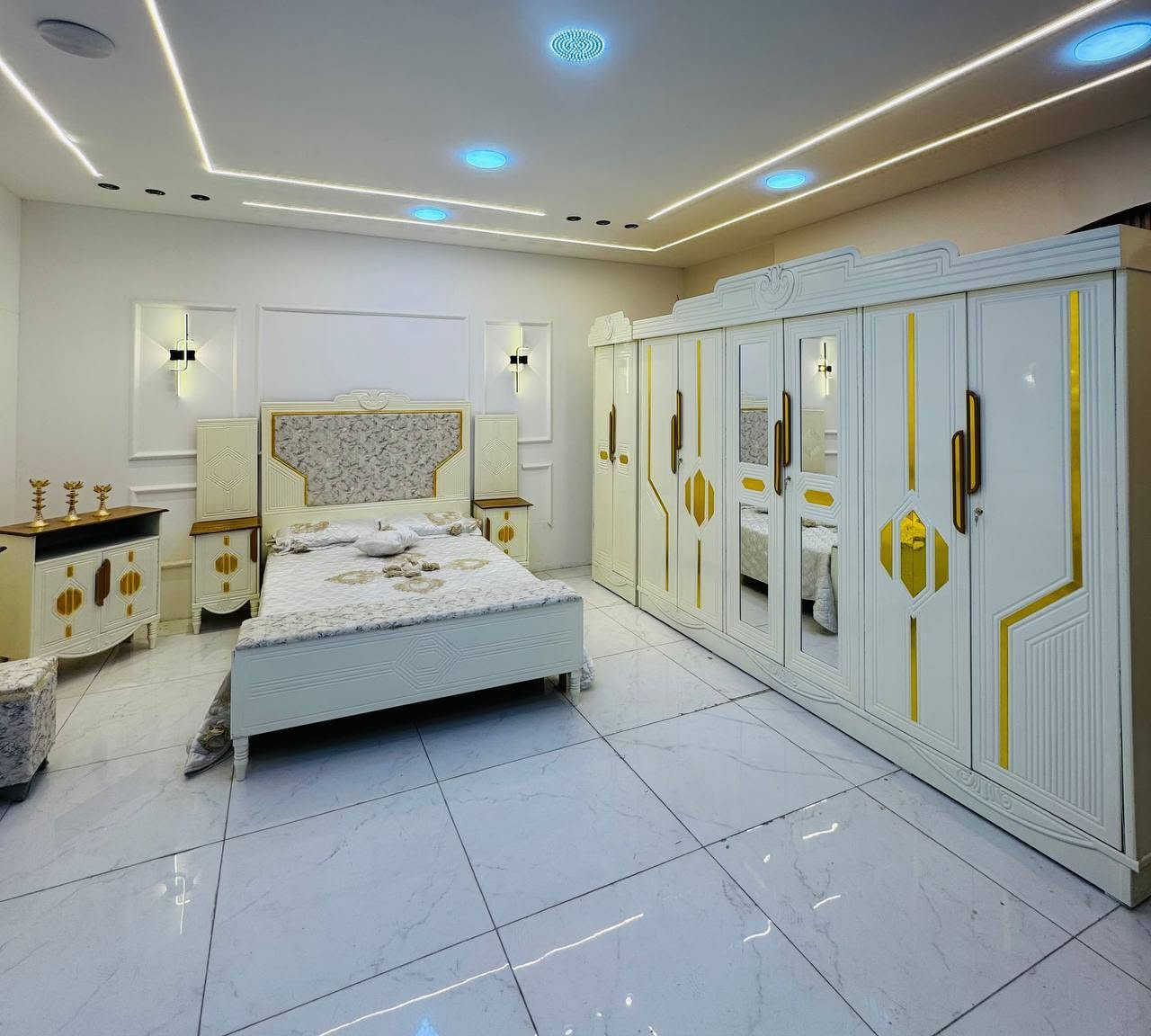 مليون عراقي فقط 😍 تحصل كل هذه الجمال.

غرف نجاره عراقيه 💯💯
تتكون من 7 قطع 

عرض الكنتور 3 و20سم
ارتفاع الكنتور 2 و20سم
السرير بلوك ٦ ارجل
طول السرير 200 سم 
عرض السرير 160 سم 

الضهر براغي وليس كبس 

للاستفسار والحجز مراسله واتس اب ***********

