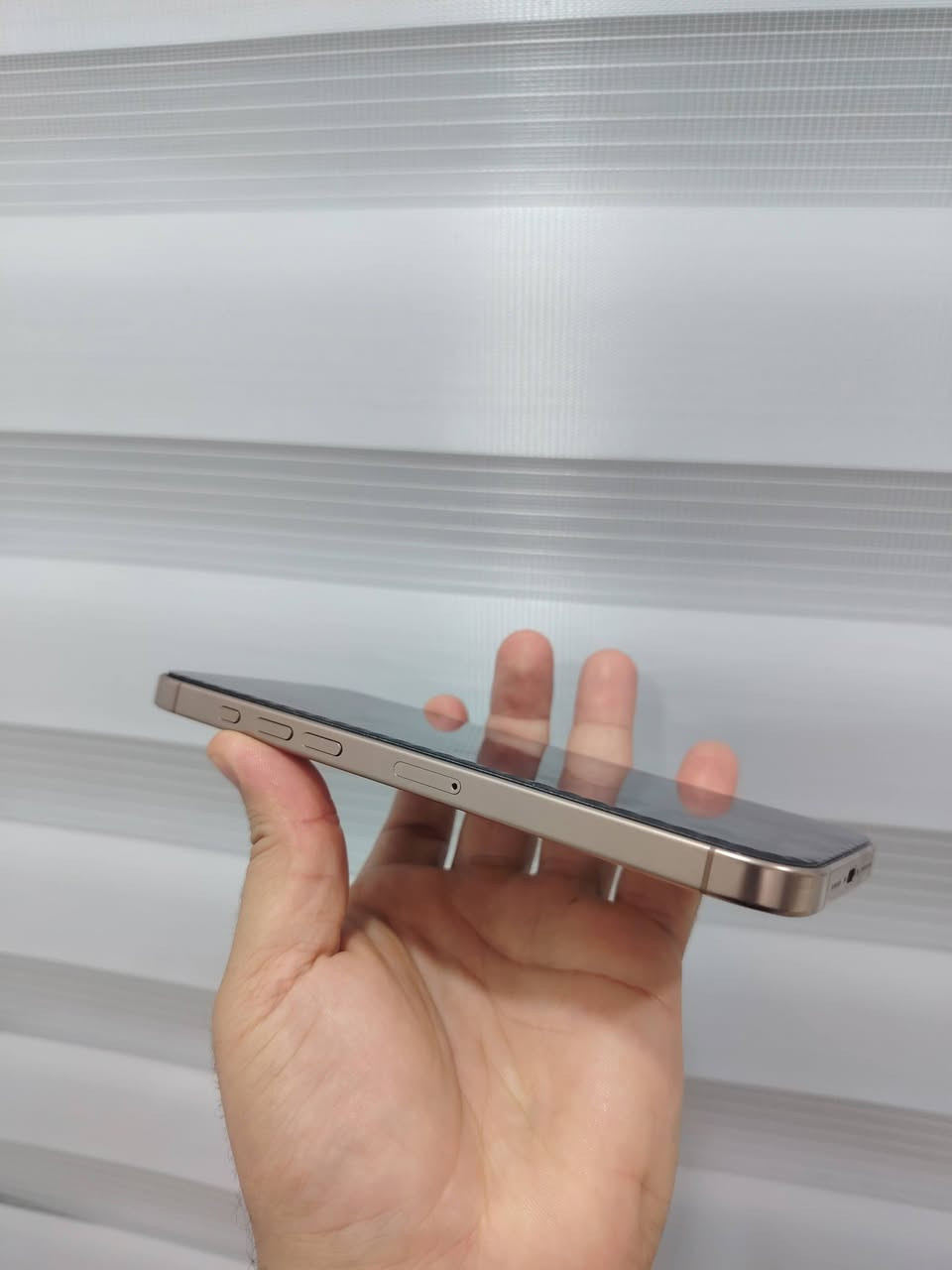 iPhone16ProMax
ايفون 16 برو ماكس ذاكرة 256GB بطارية 90 ماستر جديد الجهاز زلغ مابي اللون المميز Desert Titanium ملحقاته كارتون والكيبل الاصليات 
مكاني ناصرية مركز
السعر 1250 وبي مجال بسيط

تواصل اتصال او واتساب ***********
