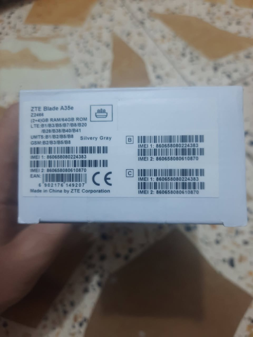 جهاز للبيع جديد ما مستعمل بعده بل كارتون محلقاته كامله
شاحنه
سماعه
كفر للجهاز
السعر 140الف وبيه مجال للشراي 
واتساب***********
