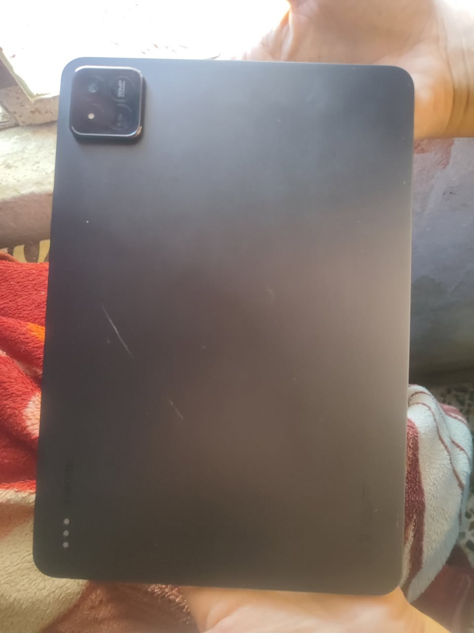 للبيع: تابلت Xiaomi Pad 7 Pro (نسخة 512GB / 12GB RAM)
المواصفات: الذاكرة 512 جيجابايت / الرام 12 جيجابايت.
الحالة: الجهاز يعمل بشكل ممتاز، وتوجد خدوش واضحة على الظهر والحواف موضحة بالصور.  
الملحقات: الملحقات كاملة مع الكرتونة والشاحن الأصلي.
💰 السعر: 525,000 دينار عراقي (قابل للتفاوض البسيط للجادين).
📌 المكان: قضاء الحي / واسط
***********
