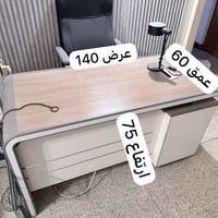 ميز مكتبي جديد غير مستخدم . عدد2 العنوان. بغداد . المنصور . موبايل 077...