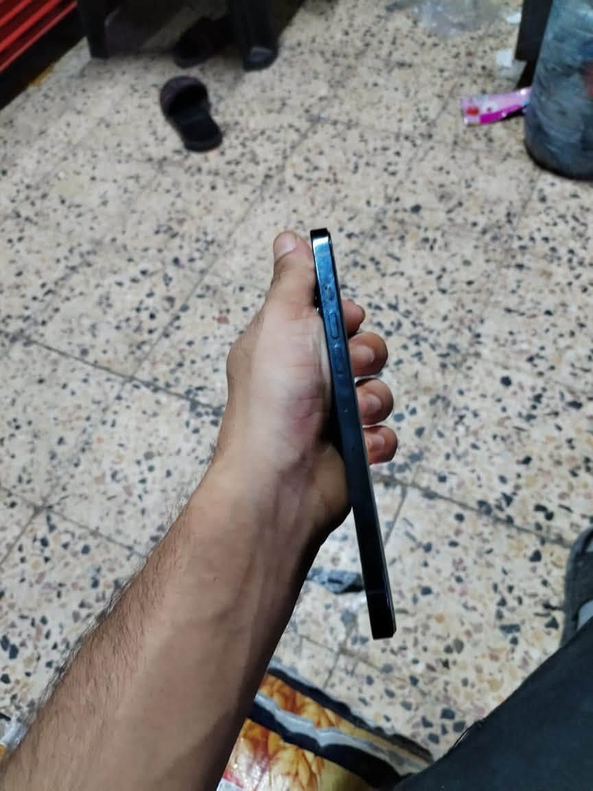 السلام عليكم
١٢برو ماكس

لون أزرك 

دبل سيم 

ذاكره١٢٨

مبدل شاشه اصلي شرط

مبدل بطاريه مستعمل ماتصرف شحن شرط قطاره بل شحن

كامرات طبع 

سعر ٣٥٠بي مجال قليل
مكان الجهاز موصل. يرهم امرارس 
***********
***********
