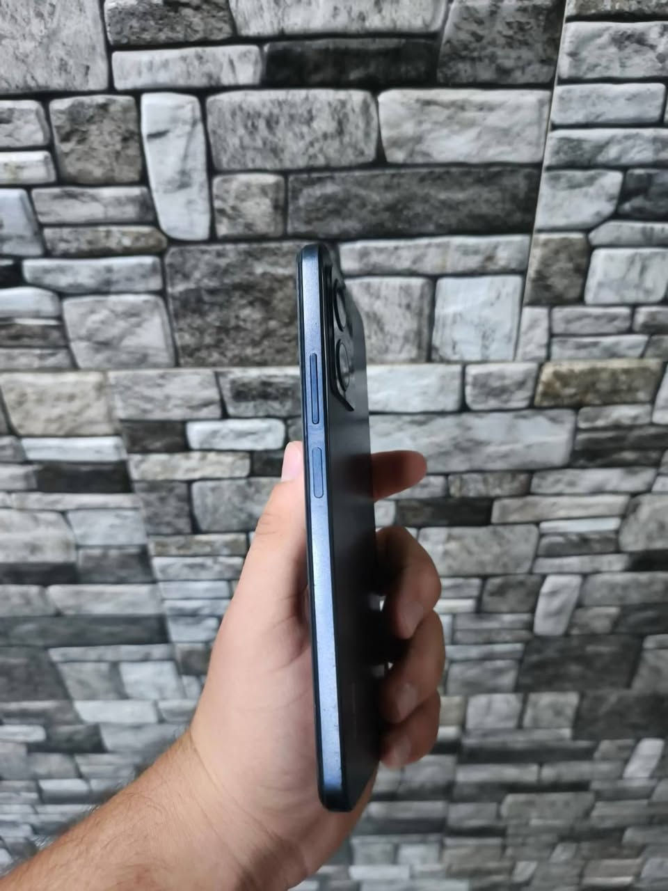 السلام عليكم 
Redmi Note 12
نضافته شوفت عينك 
ذاكره 256 والداخليه 12
بطاريه 5000 
شاشه 120 هيرتز مستبدله اصليه وكاله شوفت عينك شلون حلوه 
سعره ( 155 ) وبي مجال 
مكاني حله رقمي( *********** )
