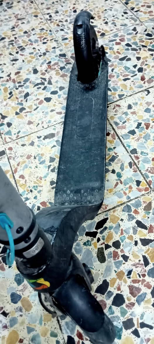 السلام عليكم للبيع اسكوتر حجم جبير شغال بس البطارية منتهيه متشحن موجوده بي والشاحنة هم السعر ٥٥الف بغداد ***********
