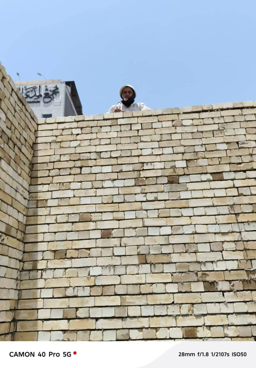 خلفتين بناء متفرغيين حاليآ
شغل درجة أولى تنفيذ واشراف مهندس
قطعي وعالدبل دقه بالعمل والتزام بالموعد
اشراف تنفيذ ***********

نص مكتوب في الصور:
- CAMON 40 Pro 5G 80mm f/1.8 1/1728s ISO50
- CAMON 40 Pro 5G 28mm f/1.8 1/2107s ISO50