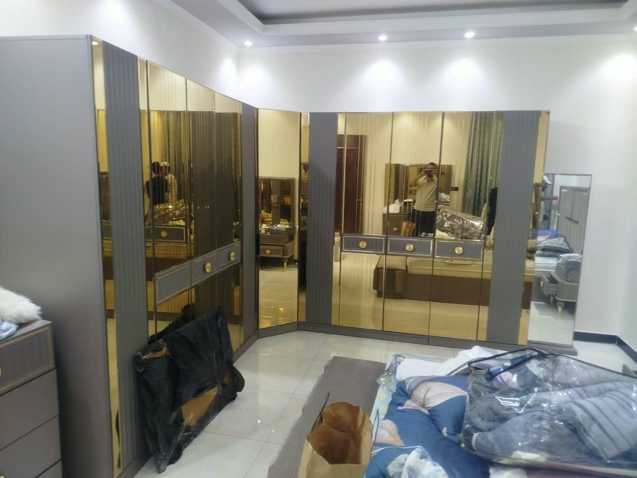 سلام عليكم غرفه للبيع السعر مناسب جدا مكاني بغداد 
***********

