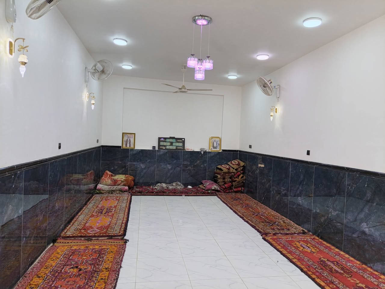 دار للبيع نجف حي النداء منطقه56 مقابيل مول بغداد مساحه250متر  رقم صاحب البيت***********
