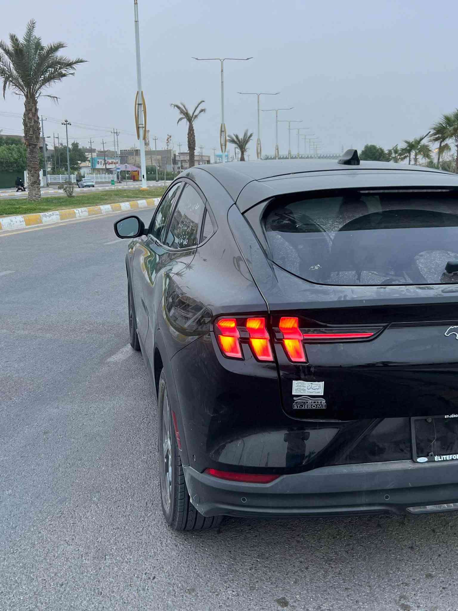 فورد ‏موستينج  2023  كهرباء كامل
لون اسود 
قاطعه مسافة 23 الف
بطارية ليثيوم 
‏تمشي بالشحنة من 400 الى 450 كيلو 

‏
‏الإضافات  :
‏• دفع رباعي 
. دبل ماطور 
‏• شاحن لاسلكي Wireless Charger
‏• شاشة لمس بحجم 15.5 بوصة
‏• نظام كاميرا الرؤية المحيطية لركن السيارة 360 درجة 4 كاميرات
‏• مقاعد كهرباء - مدفأة 
‏• بصمة تشغيل
‏• حساسات ركن أمامية وخلفية
‏• مانع انزلاق
‏• مثبت سرعة Cruise Control
‏• أضوية زينون 
‏• مصابيح LED أمامية وخفلية
‏• اشارات عالمري الجانبيه مع النقطه العمياء
‏• تحكم ستيرن جهتين مع قيادة ذاتيه 
‏• مري طوي كهرباء
‏• نظام ملاحة - Navigation
‏• هاند بريك كهرباء
‏• اضاءة ليد داخلية Ambient lighting
‏• 8 وسائد هوائية Airbags
‏والعديد من الاضافات
السعر 159 ورقه 
تبديل بنيد نفس اللون وصبغ جاملغ امامي يمين
  ( السيارة للبيع فقط بدون مراوس ) 

تكلفة الرقم 300 الف فقط 

مكان السيارة بغداد المنصور 

للاستفسار الاتصال : 

‭+964 783 145 5285‬ ‭
