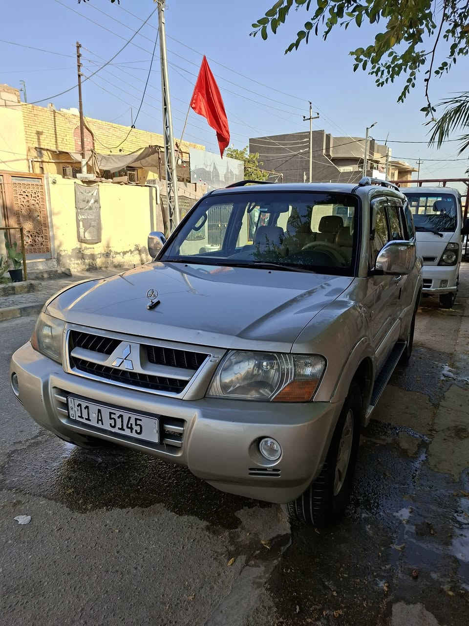 سلام عليكم باجيرو ٢٠٠٨ مكينه ٣٠٠ تبريد ٣ قطع وجديد مكينه وكير حلوات تخم تاير جديد حداديه حلوه بيها ٣ قطع صبغ  رقم بغداد مكان السياره الديوانيه قضاء الشاميه السعر ٨٨ وبيها مجال بسيط  رقم الهاتف ***********
