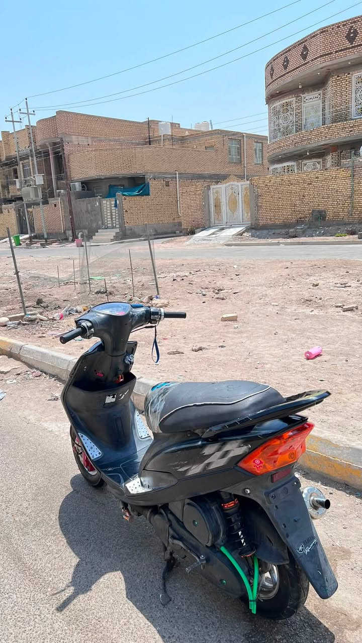 السلام عليكم دراجه ماكس عدله حاويه صار 3 اشهر من طالعه من الحاويه الدراجه كامله من كلشي اي نقص مابيه تجي وتشوف بعينك وين ماتريد تفحص افحص 
دراجه مامتعوبه من البيت للشغل ومن شغل للبيت وكل 15 يوم ابدل دهنه امزويل 
ودراجه شوفة عينك بيه غراض تزويد اصليه 
سعره مليون و100 وبيه مجالل للشراي 
متواجد واتساب فقط ***********
التزويد:
ويل مشيف اصلي مو تجاري 
دبلات امامي اصلي 
فج امامي برمبو 
صينيه RGS 
اشاير اربع ولفات لو برتقالي 
منظومه زنون 
قبق عمبار اصلي 
يدات ابريك WF اصلي 
عضمه سكليتر JISO اصليه
تعلاكه 
قبق فلاوين اصلي 
شيال رياضي اصلي 
قطره دهن اصلي 
دبل خلفي رياضي اصلي 
فراك ابريك اصلي
سبايدر اربع ولفات..
