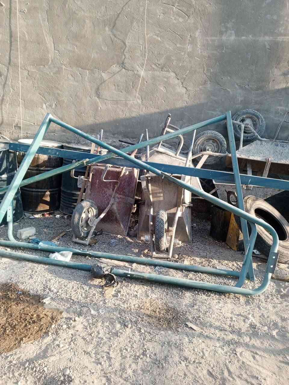 عندي قفاص مال ونج و عرباين ثنين للبيع السعر ٢٧٠ بغداد التاجي  ***********
