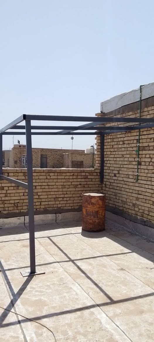 سلام عليكم ورحمة الله 
حداد متنقل اتصل وجيك بخدمتكم 
مكاني سوك شيوخ سقيفه مطبخ على سطح 
***********
