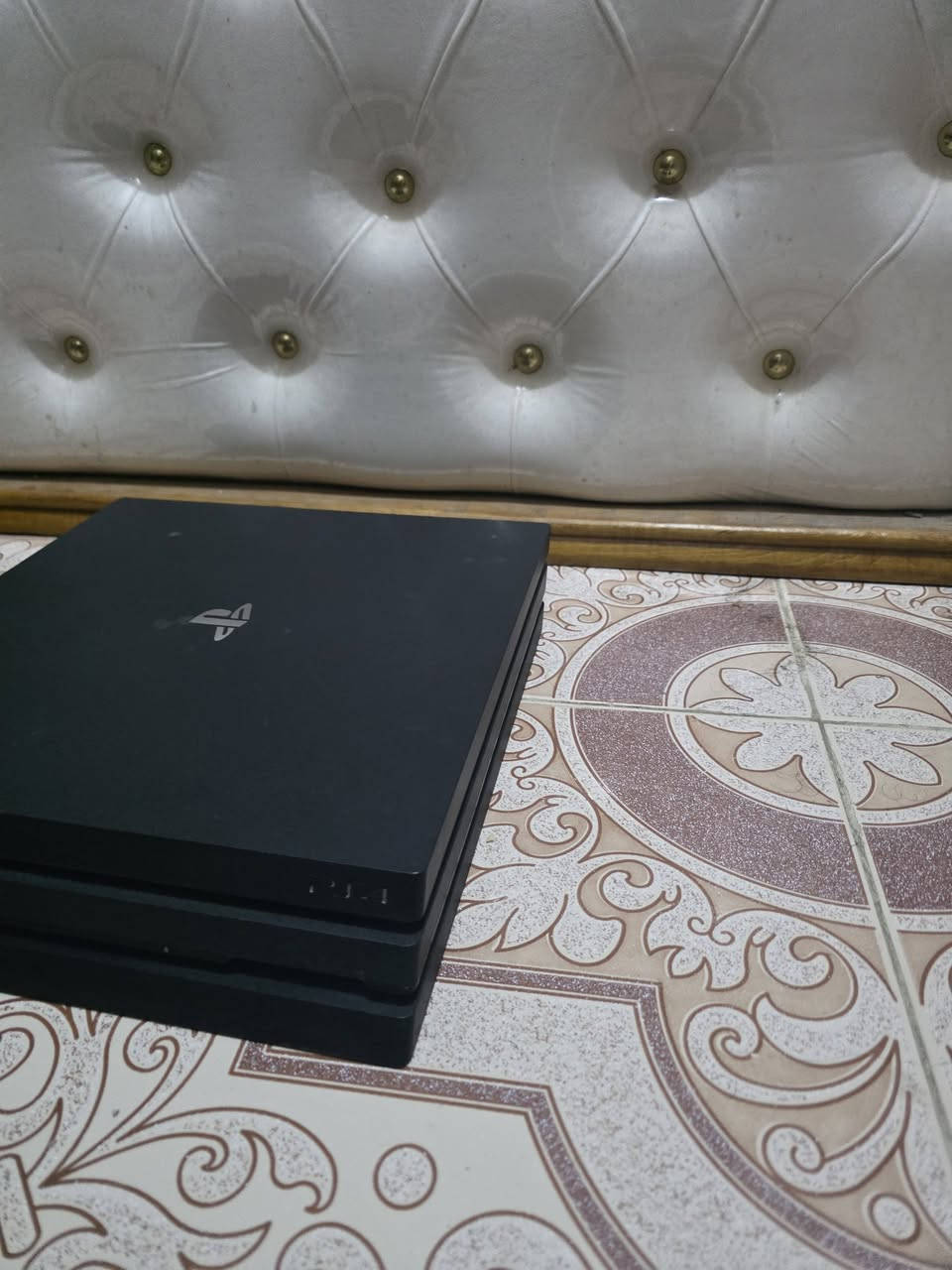 سلام عليكم 
بلي فور برو 
نظيف حيل مامفتوح ومحدث اخر اصدار
متوفر ويا قرص GTA 5 و UBS
السعر 320
رقم الهاتف : ***********
