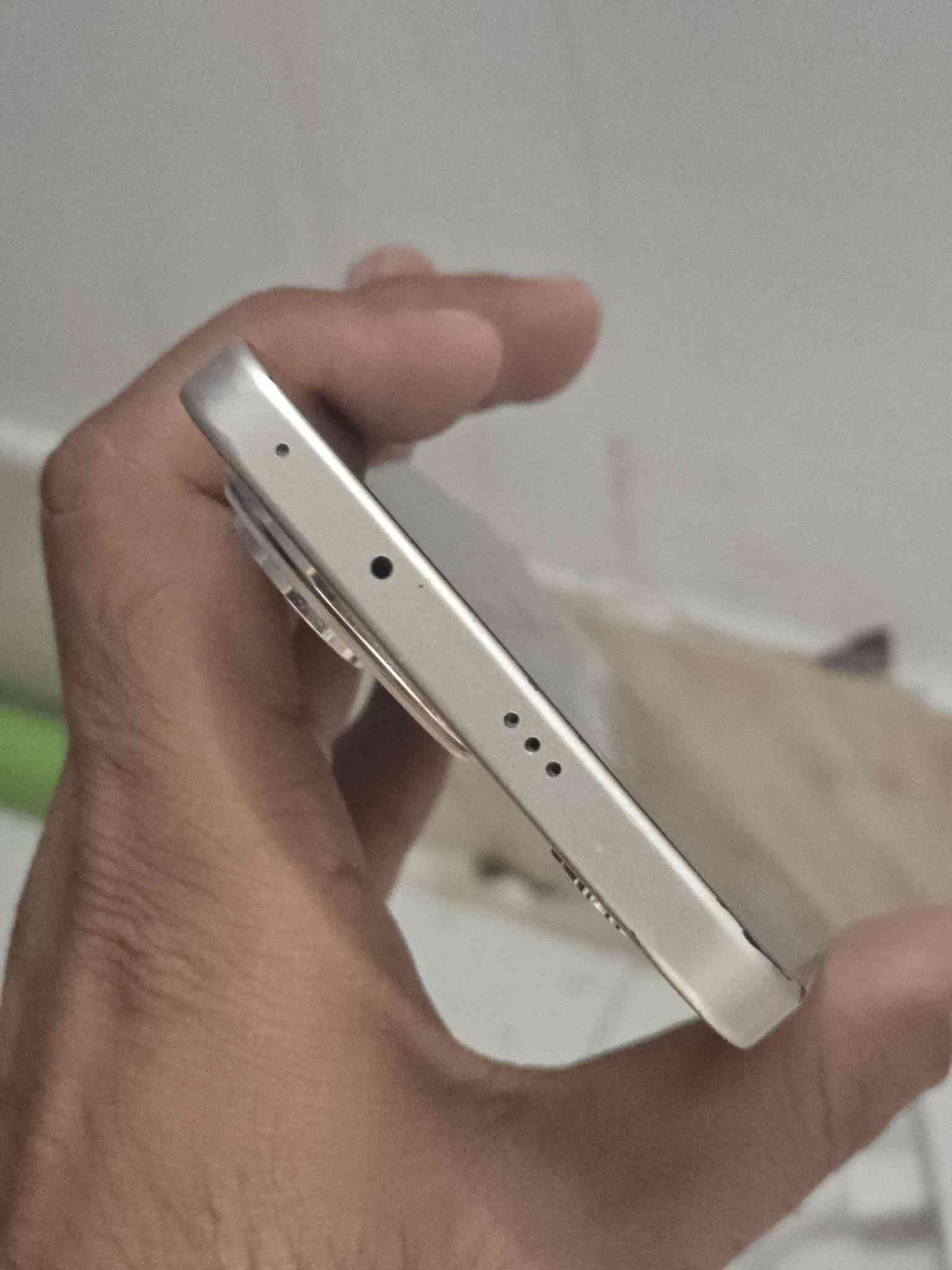 السلام عليكم
جهاز مستخدم للبيع
هونر 400 
يدعم الذكاء الاصطناعي وشريحة   esim
ذاكرة 512
بطارية 6000
ملحقاته كاملة شاحنة + كارتونه + كفر 
بيه كسر خفيف بأعلى الشاشة غير مؤثرة على عمله
لمس و استخدام طبيعي جدا
350 وبيه مجال
مراسلة الصفحة
