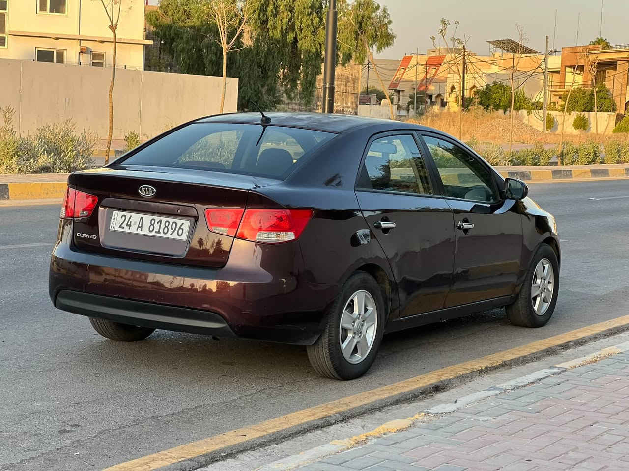 كيا سيراتو  
موديل ٢٠١١ لون عنابي
رقم دهوك الدولي سنوية جديدة هزة
داخل لونين 
شاشة وكامرة دوارة
محرك ١٦ دوش
محرك كير شرط
مرايات كهرب
تبريد ثلج
سيارة جاهزة من كلشي
ضرر بنيد 
بيها جراد في سقف فقط
سعر ٨٠ وبيها مجال قليل

تواصل على الارقام 
***********
***********
